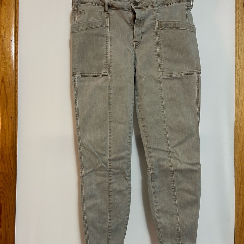 Liverpool Women's Straight Leg Jeans in Light Gray